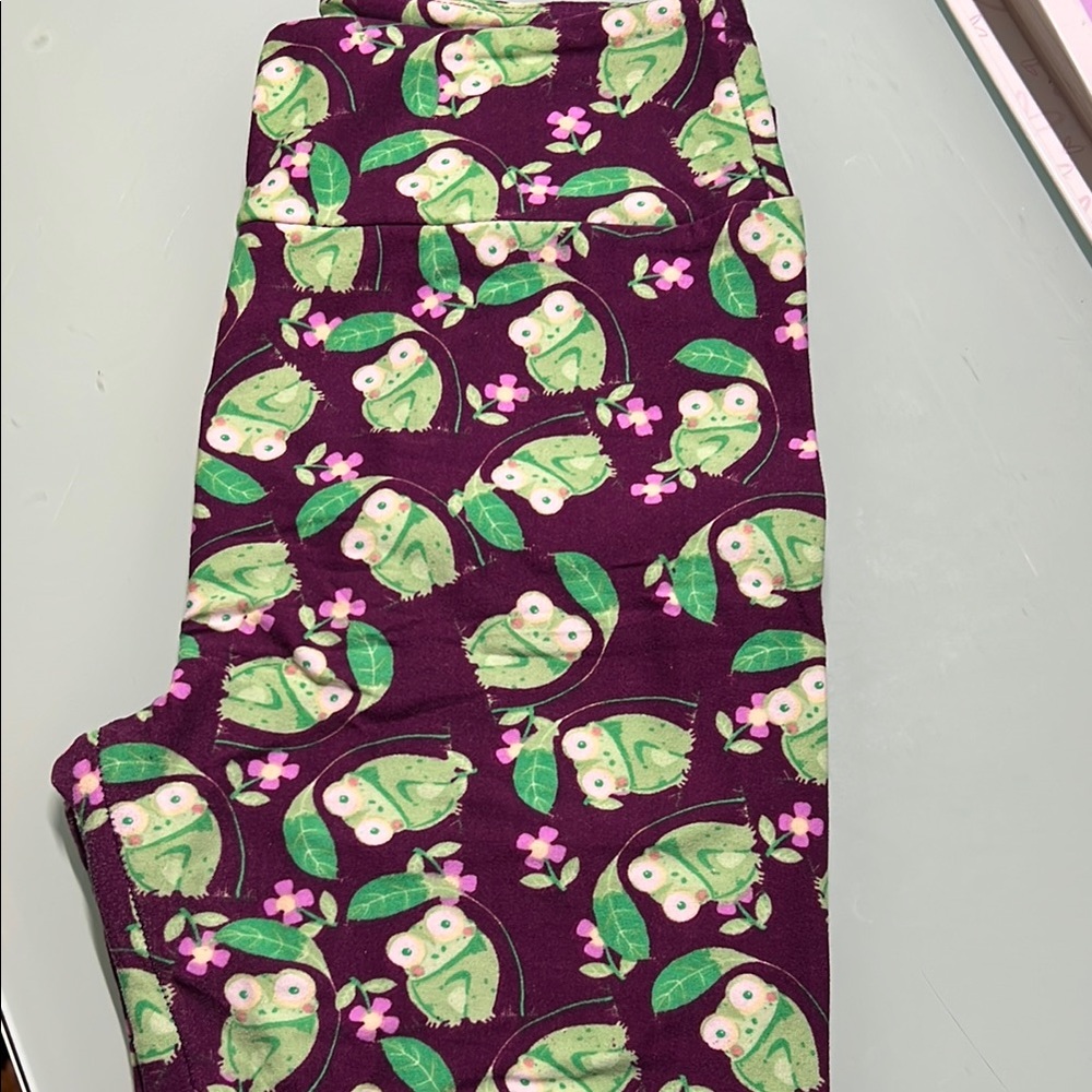 Purple Frog Print women Leggings